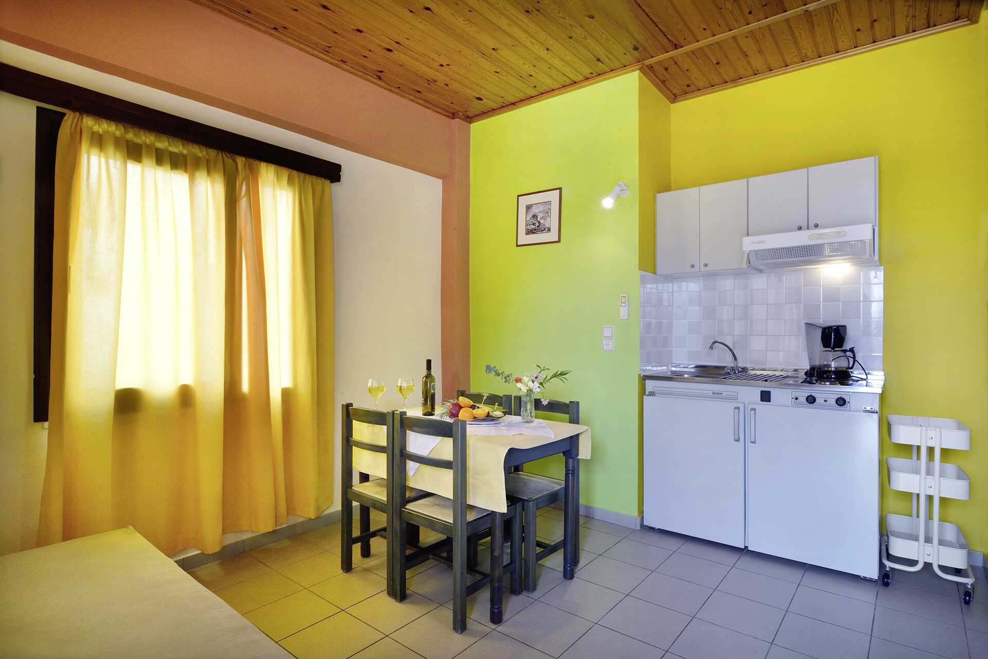 Tvårumslägenhet på hotell Mythos Platanias på Kreta.