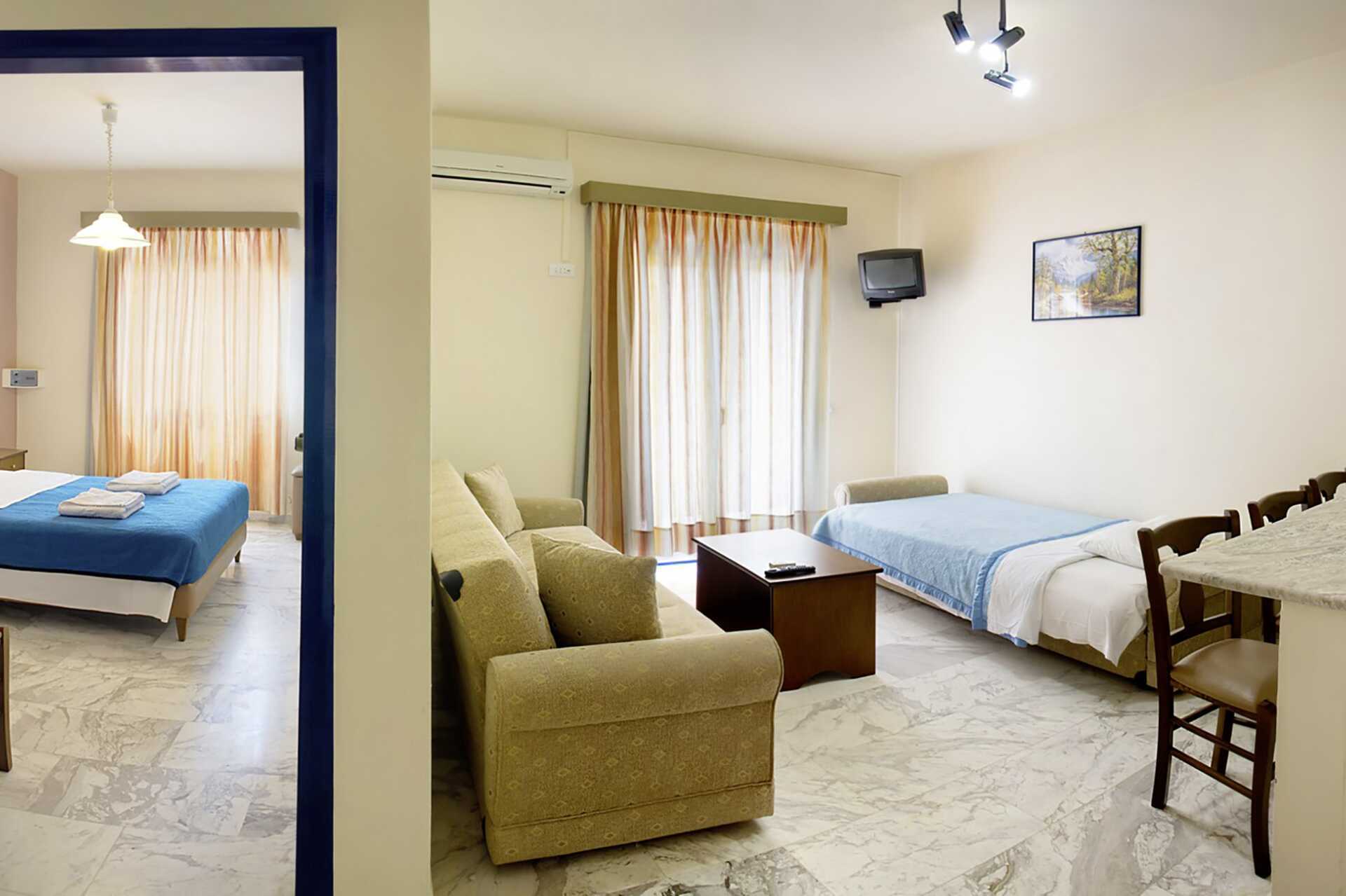 Tvårumslägenhet på hotell Nostalgie i Georgiopolis, Kreta.