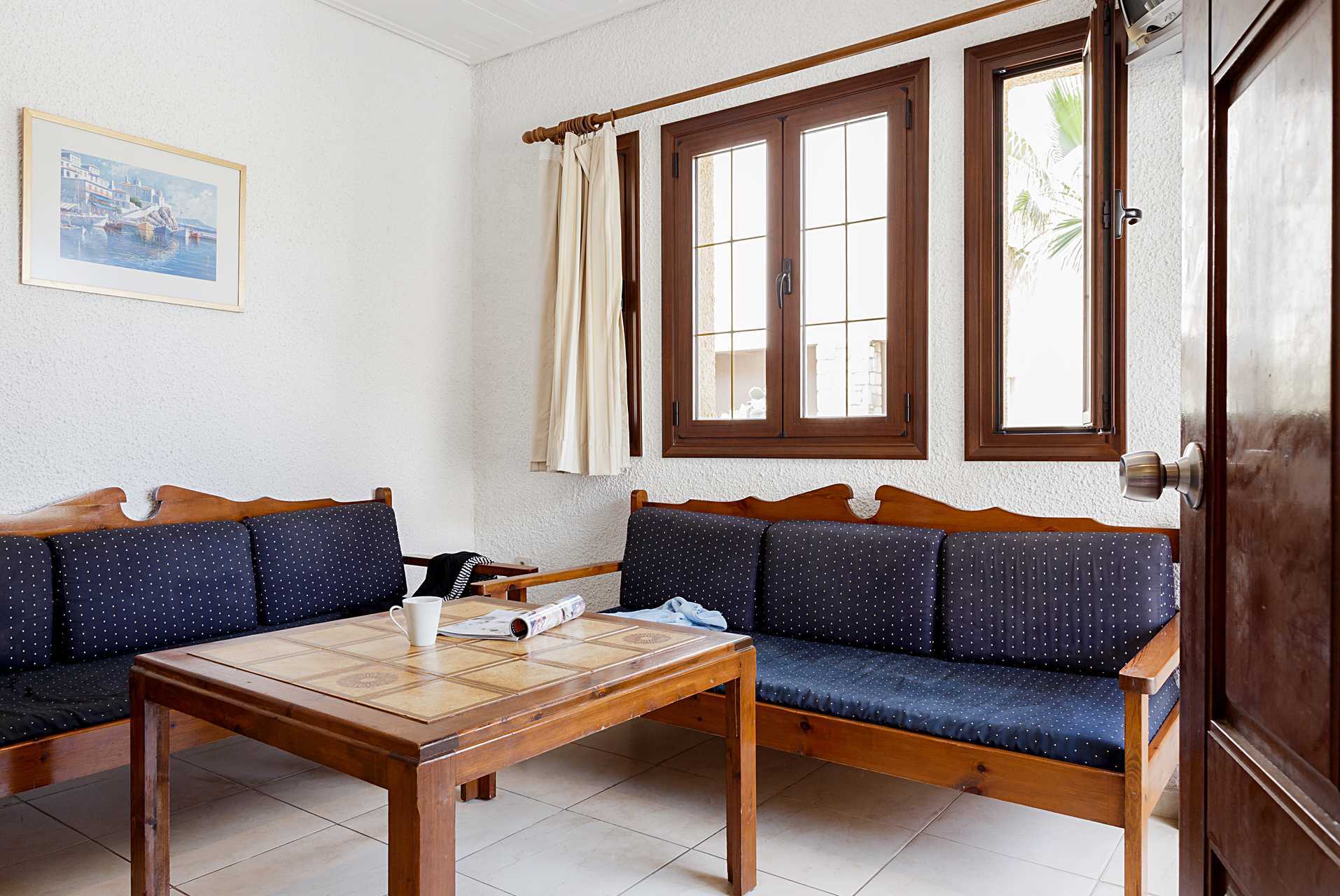 Tvårumslägenhet på hotell Sophia Beach i Platanias, Kreta.