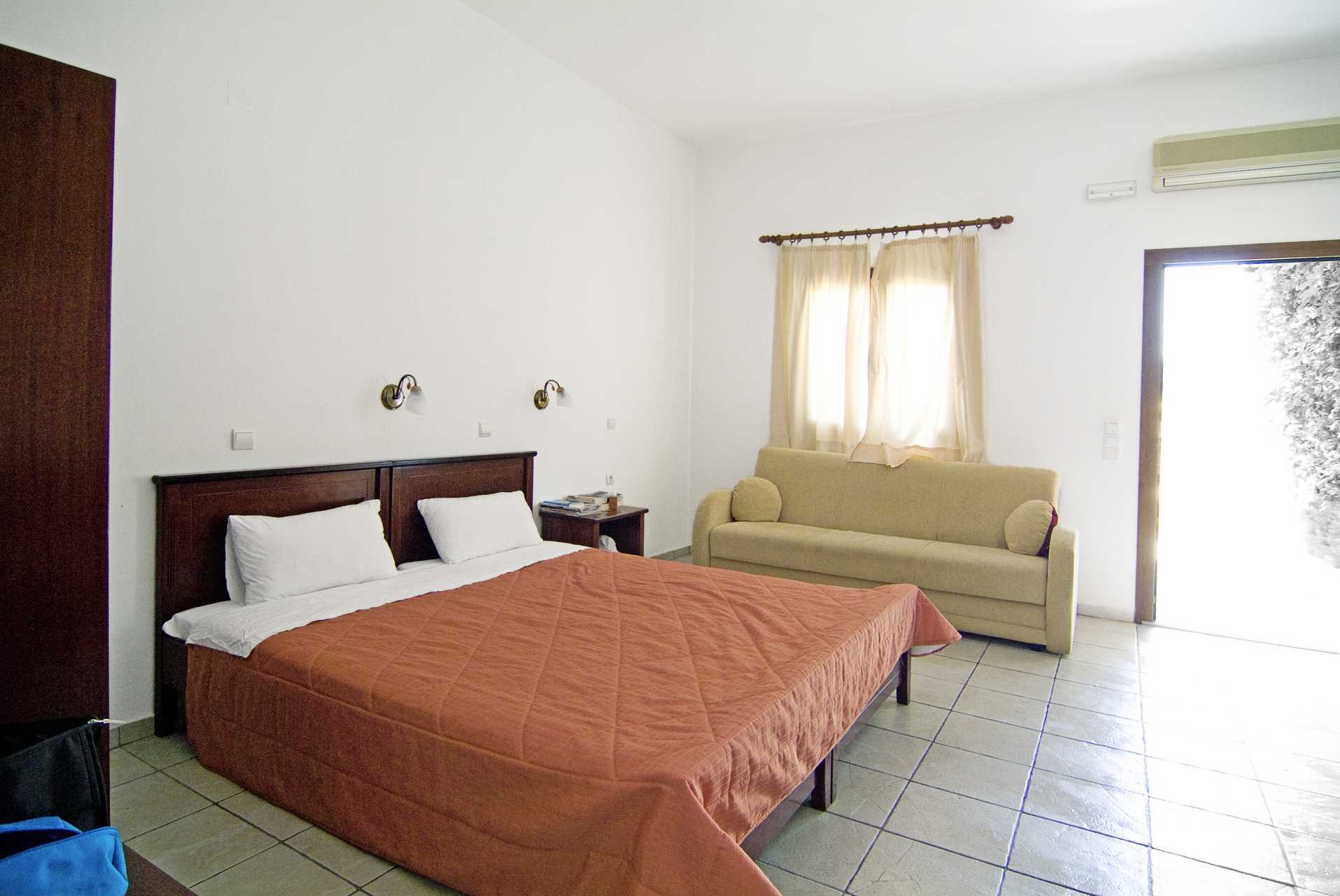 Tvårumslägenhet på hotell Sunset i Parga, Grekland.