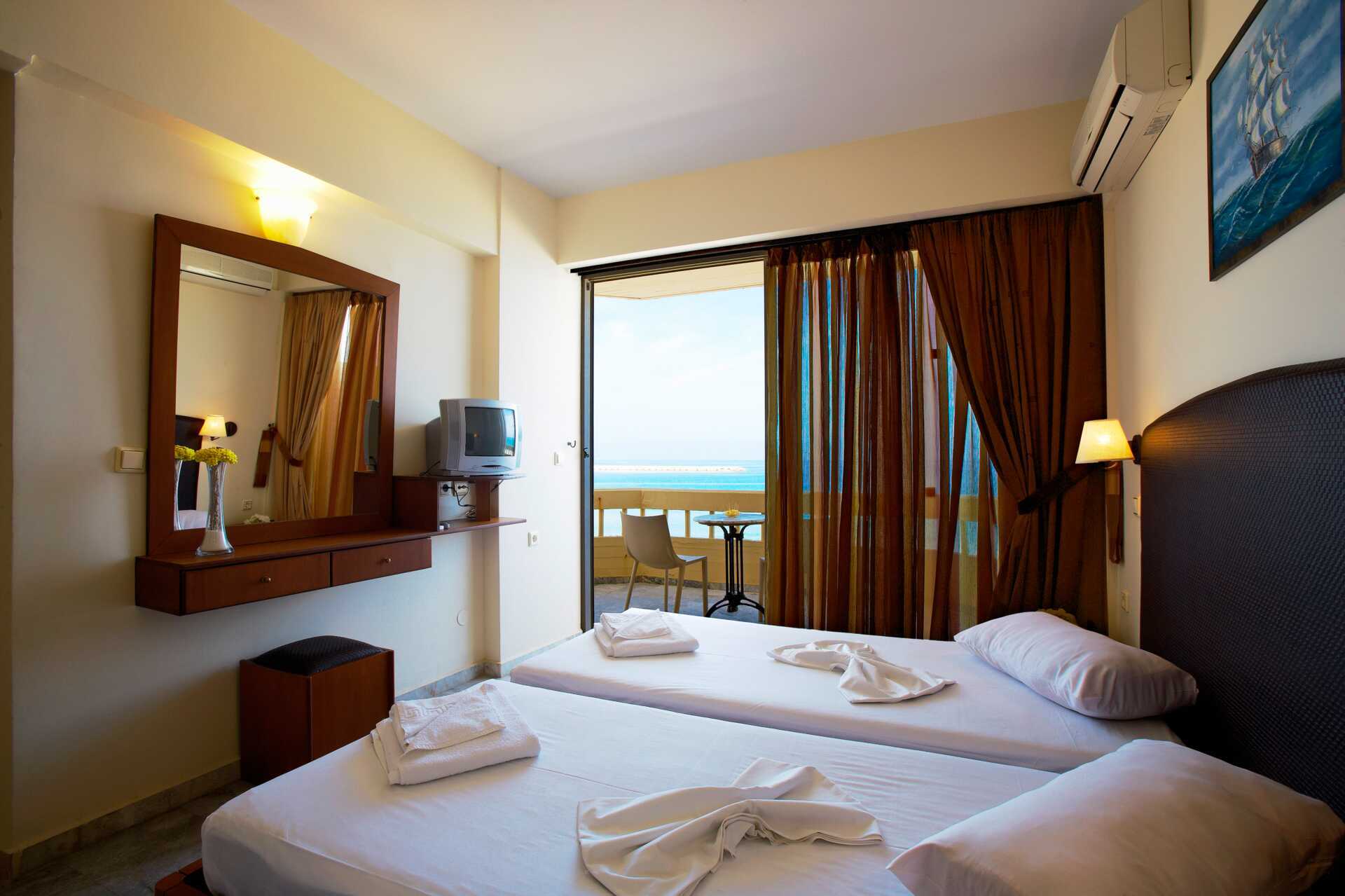 Tvårumslägenhet på hotell Theo i Rethymnon, Kreta.