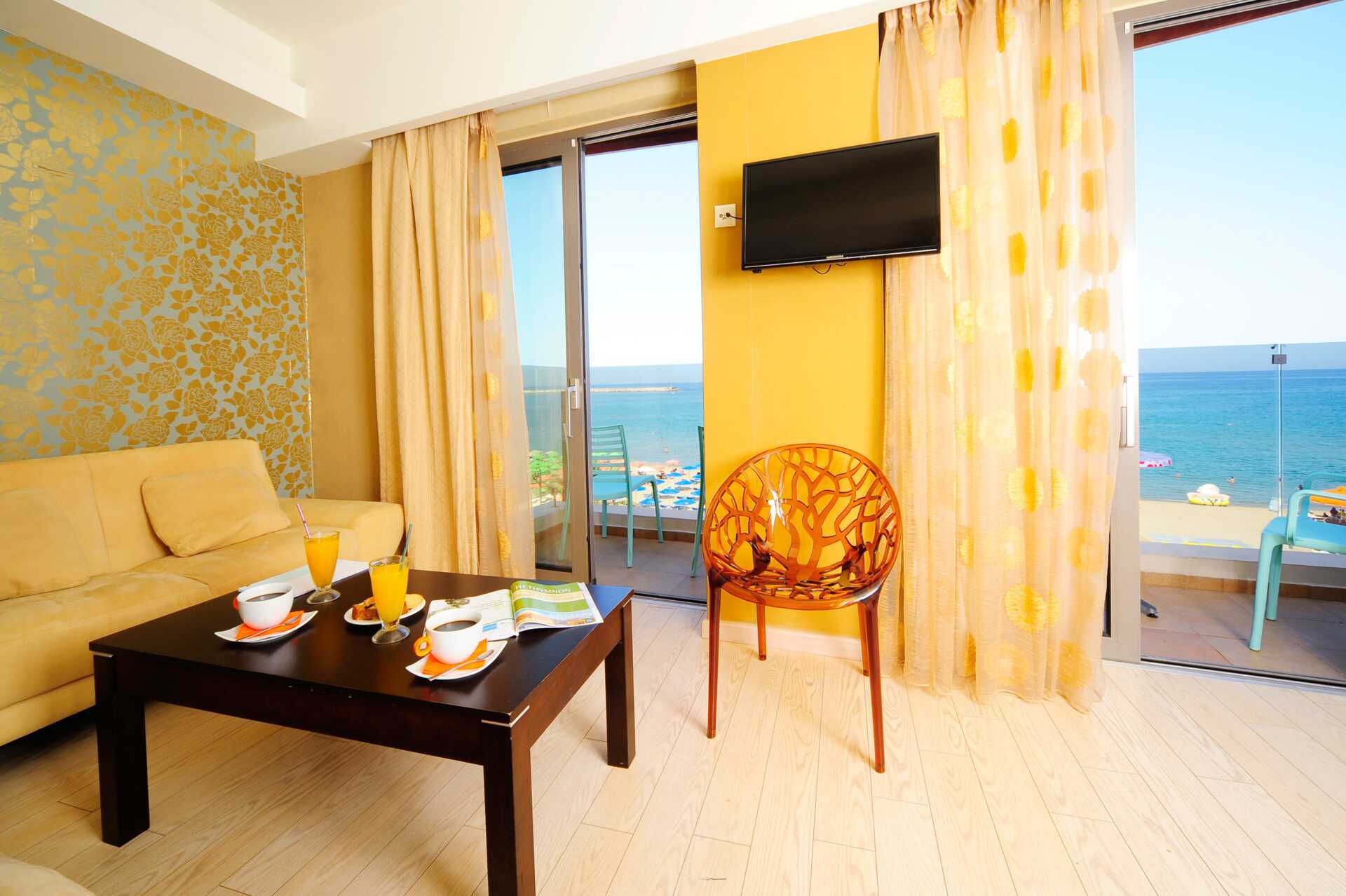 Tvårumslägenhet superior på hotell Steris i Rethymnon stad på Kreta, Grekland.