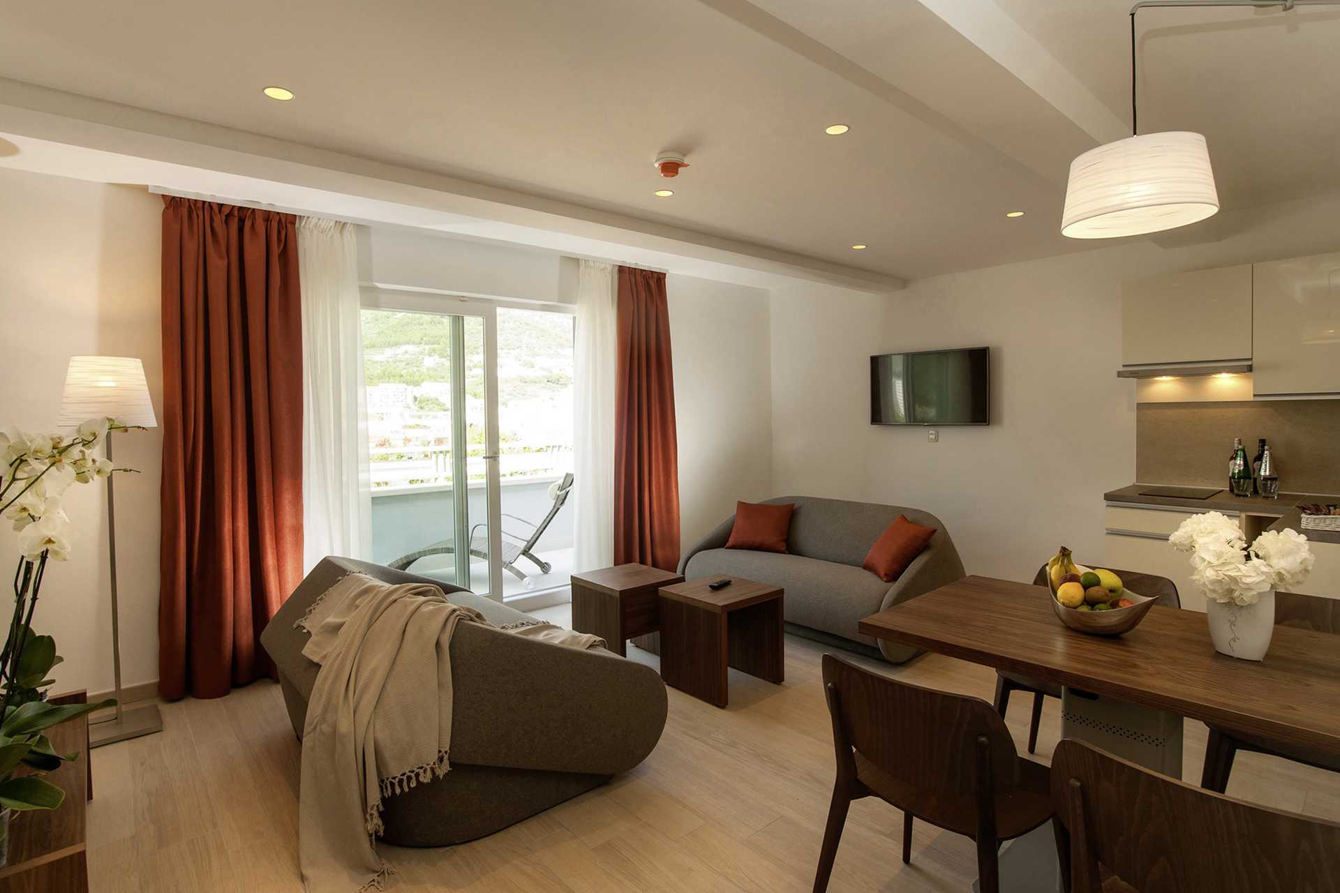 Tvårumslägenheter på hotell Miramare i Makarska, Kroatien.