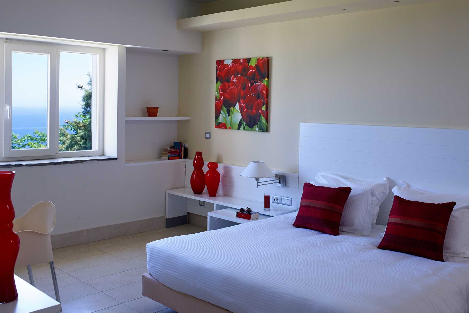 Tvårumsvit med delad pool på hotell Esperos Blue Village and Spa, Rhodos.