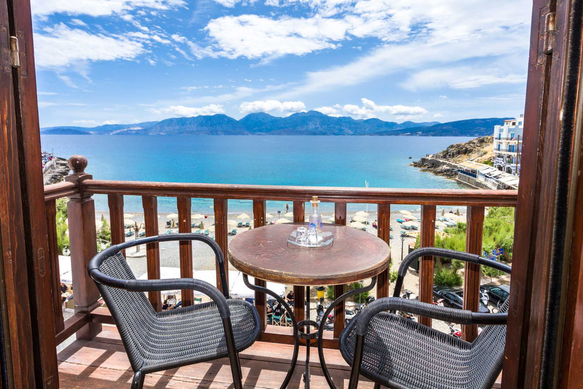 Utsikt från hotell Palazzo Arhontiko i Agios Nikolaos på Kreta, Grekland.