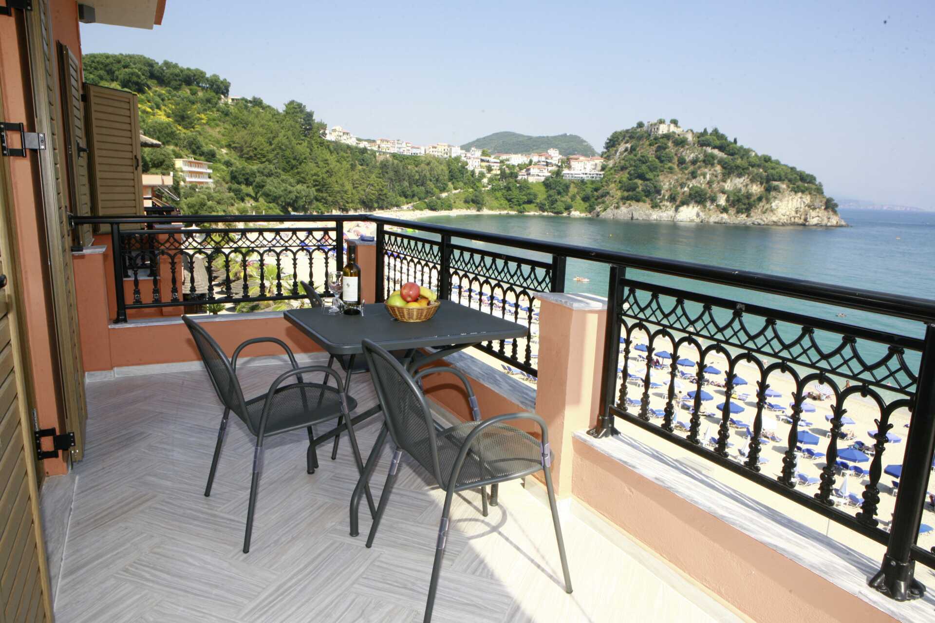 Enrumslägenhet på hotell Vekios i Parga, Grekland.