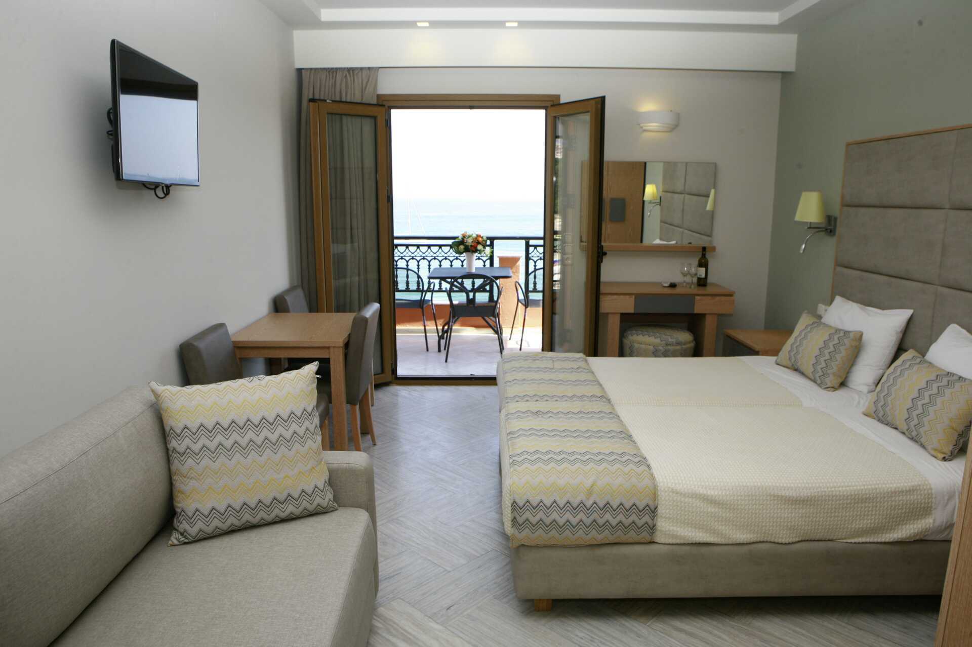 Enrumslägenhet på hotell Vekios i Parga, Grekland.