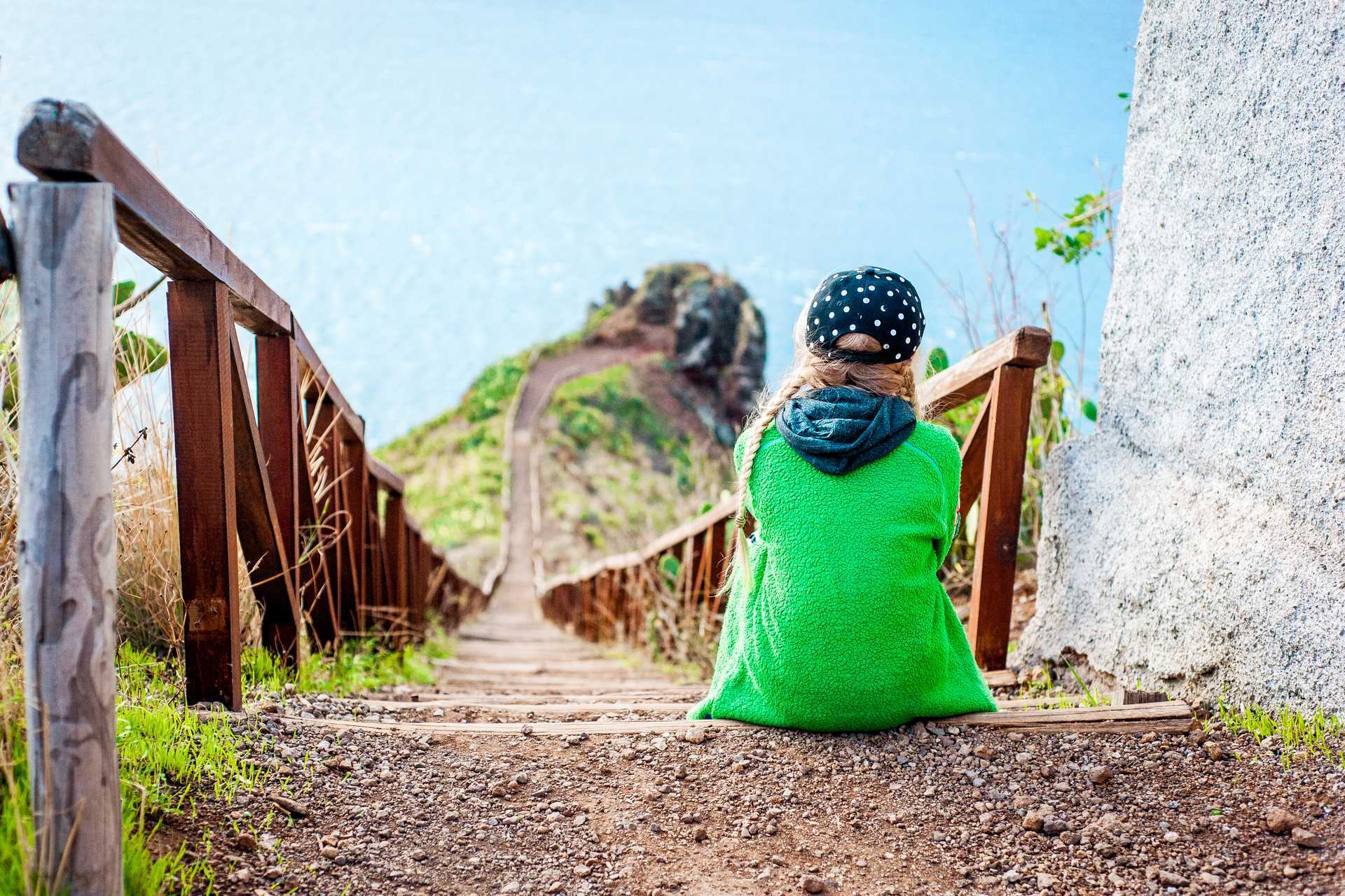 Vandring i kuperad terräng på Madeira.