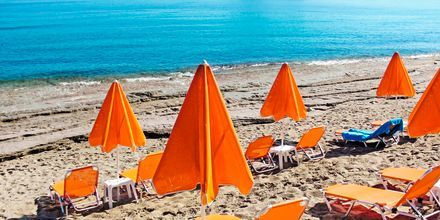Strand vid Villa Dora i Platanias på Kreta, Grekland.