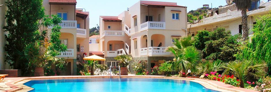 Poolområde på Villa Dora i Platanias på Kreta, Grekland.