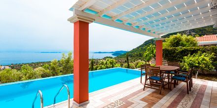Pool på hotell Villa Eleonas i Votsalakia på Samos, Grekland.