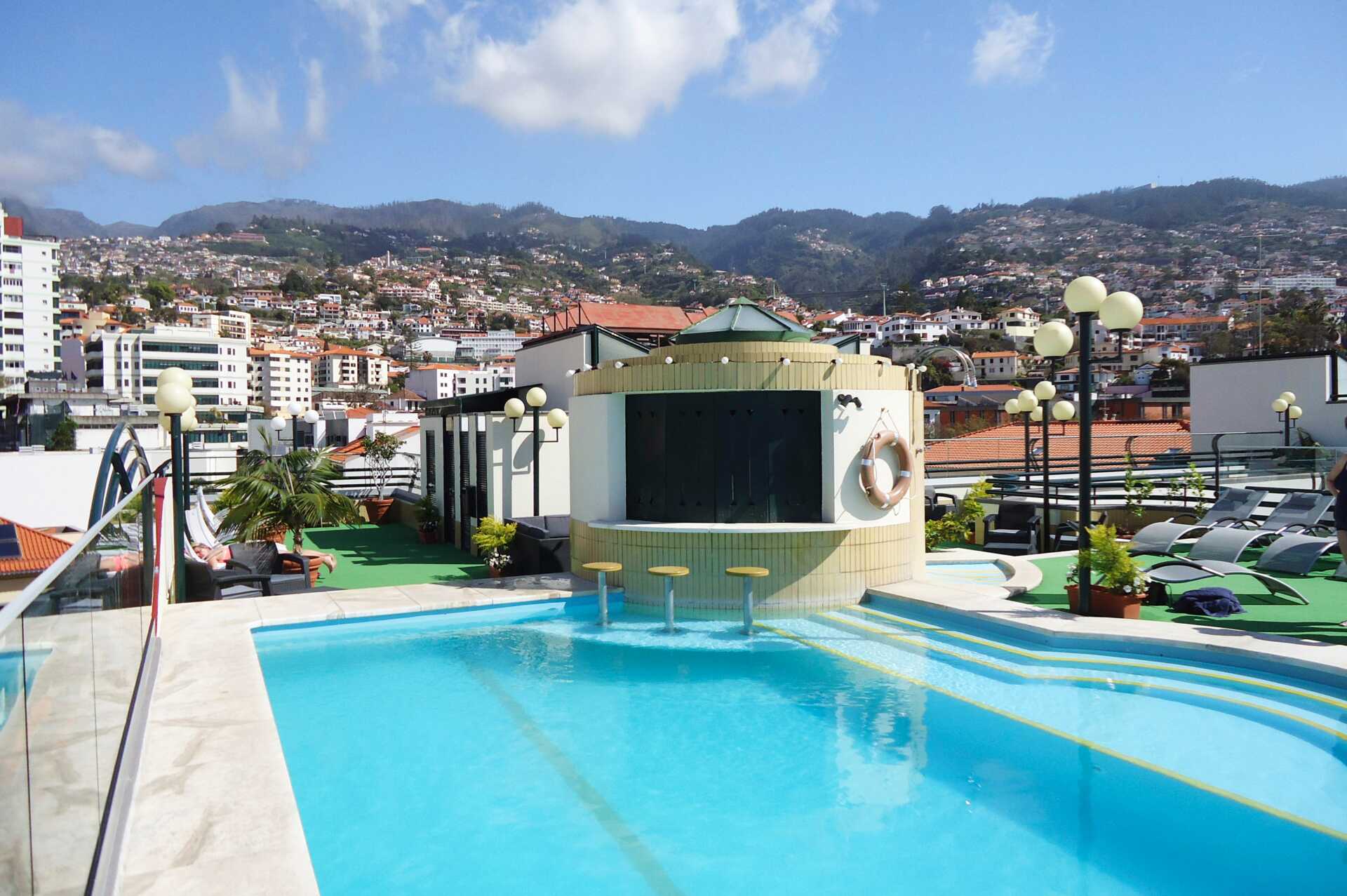 Poolen på hotell Windsor i Funchal på Madeira.