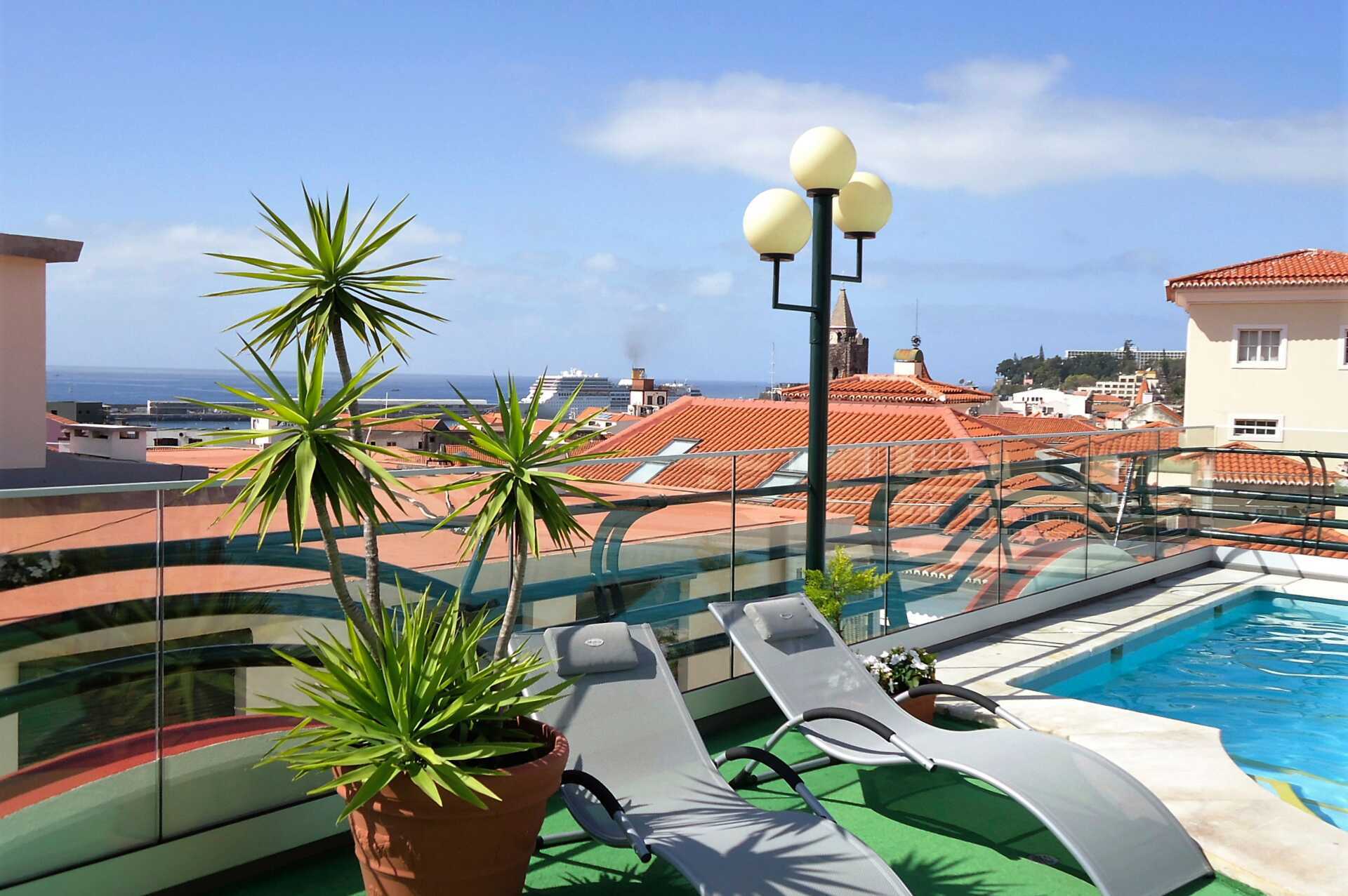 Poolen på hotell Windsor i Funchal på Madeira.