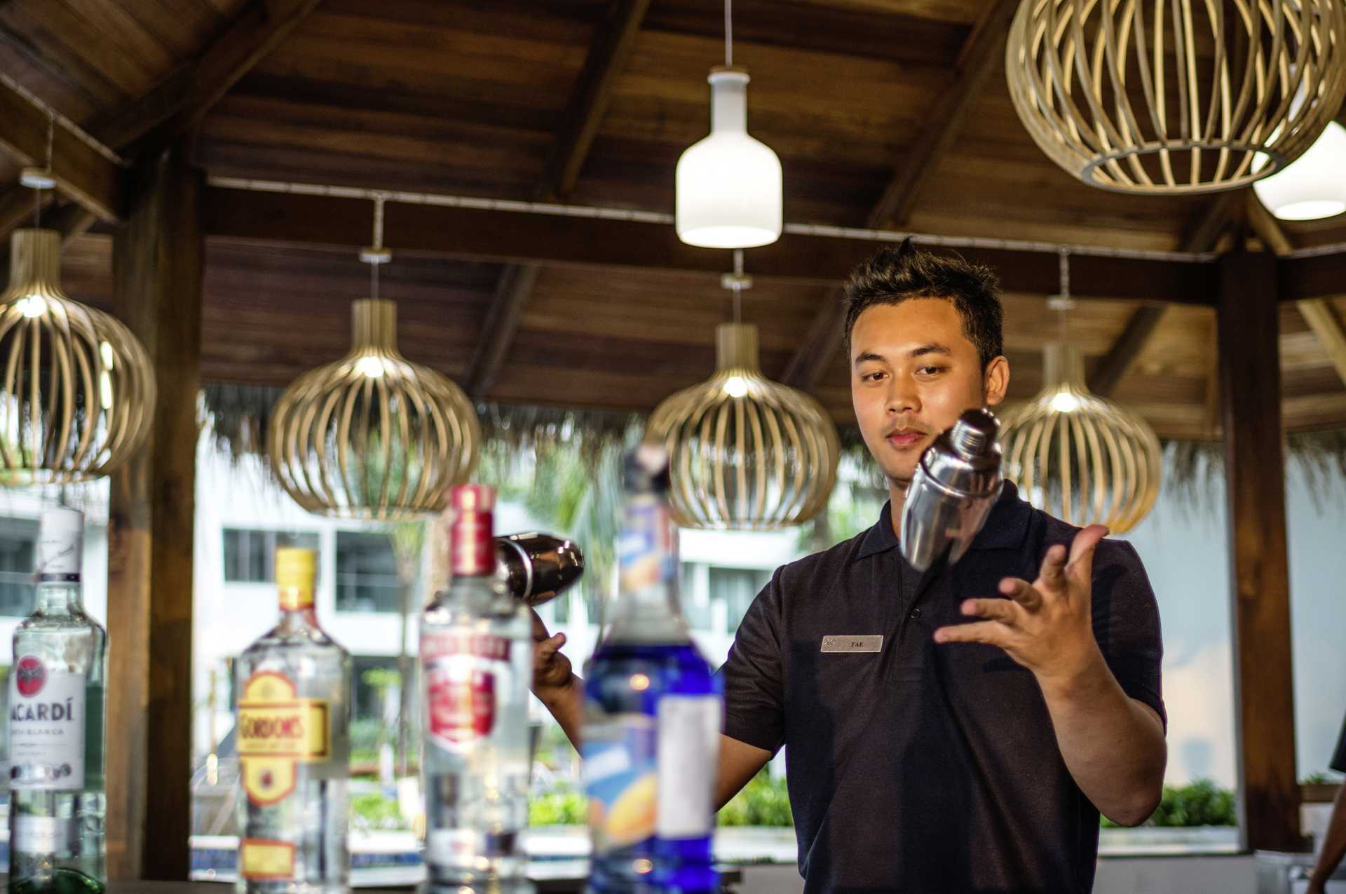 Poolbaren på hotell X10 Khao Lak, Thailand.