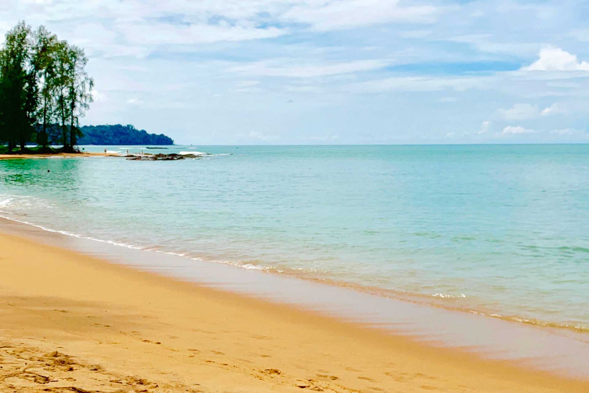 Stranden vid hotell X10 Khao Lak.