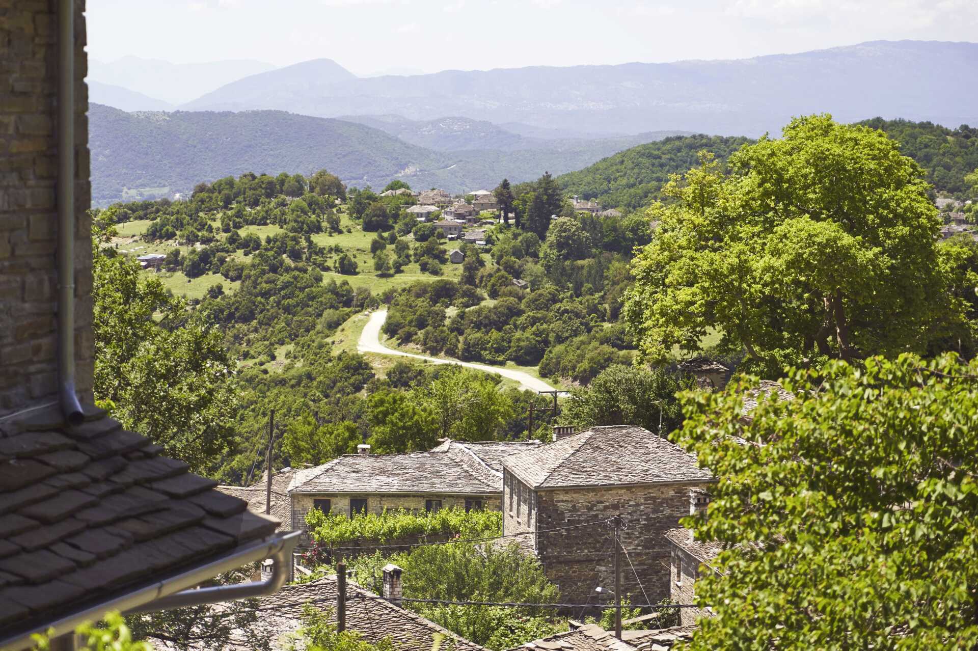 Zagoria består av steniga landskap och gröna skogar.