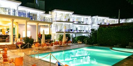 Poolen på hotell Paradise Ammoudia i Grekland