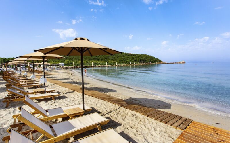 Stranden vid hotell Paradise Ammoudia i Grekland.